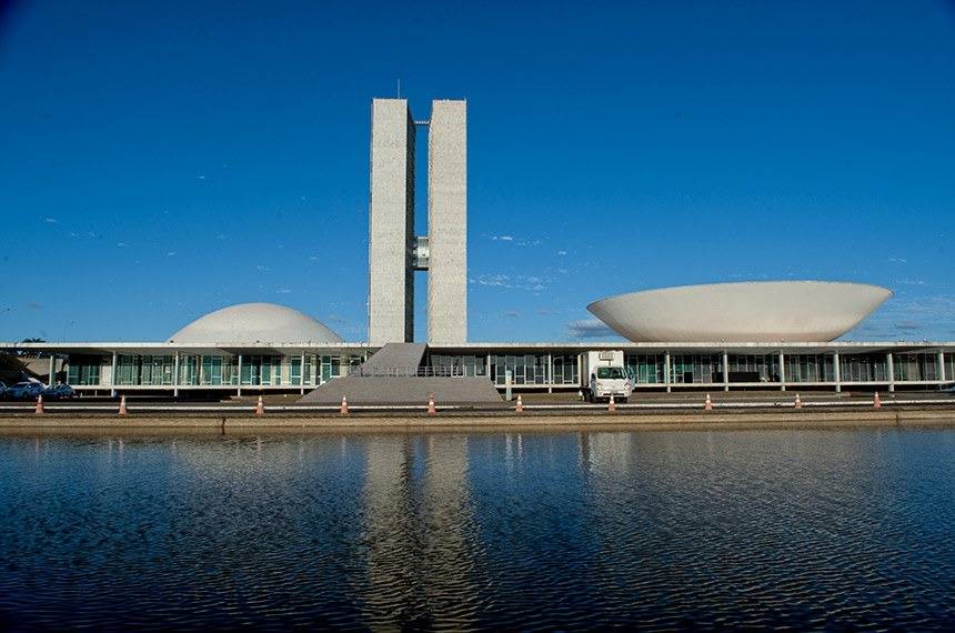 Emendas parlamentares batem recorde e municípios recebem 20% mais recursos em 2026