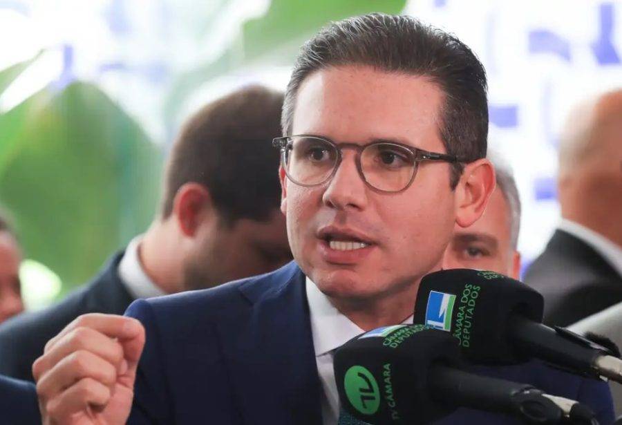 Hugo Motta critica decisão de Flávio Dino e defende Valdemar após bloqueio de emendas