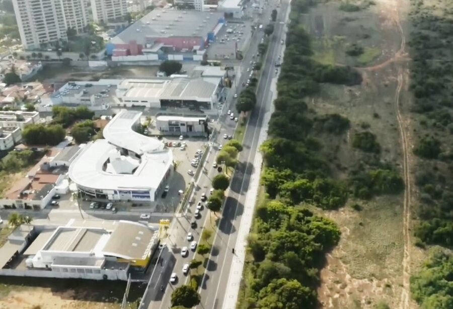 Faixa exclusiva de ônibus da Avenida Roberto Freire pode ganhar nova sinalização e fiscalização