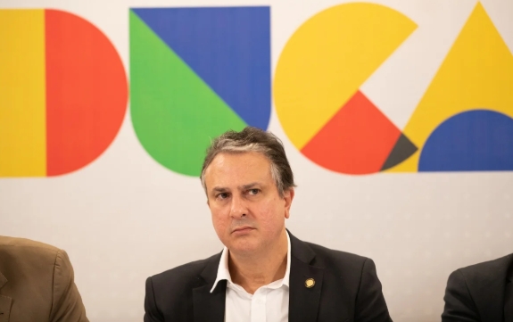 Ex-ministro Camilo Santana deve se tornar líder do PT no Senado