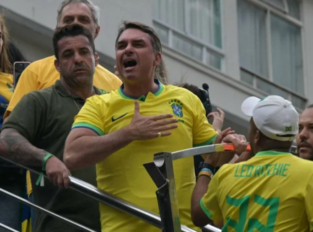 Flávio rebate Lula e diz que petista é o ‘único que quer tarifaço’: ‘Envergonhou o Brasil’