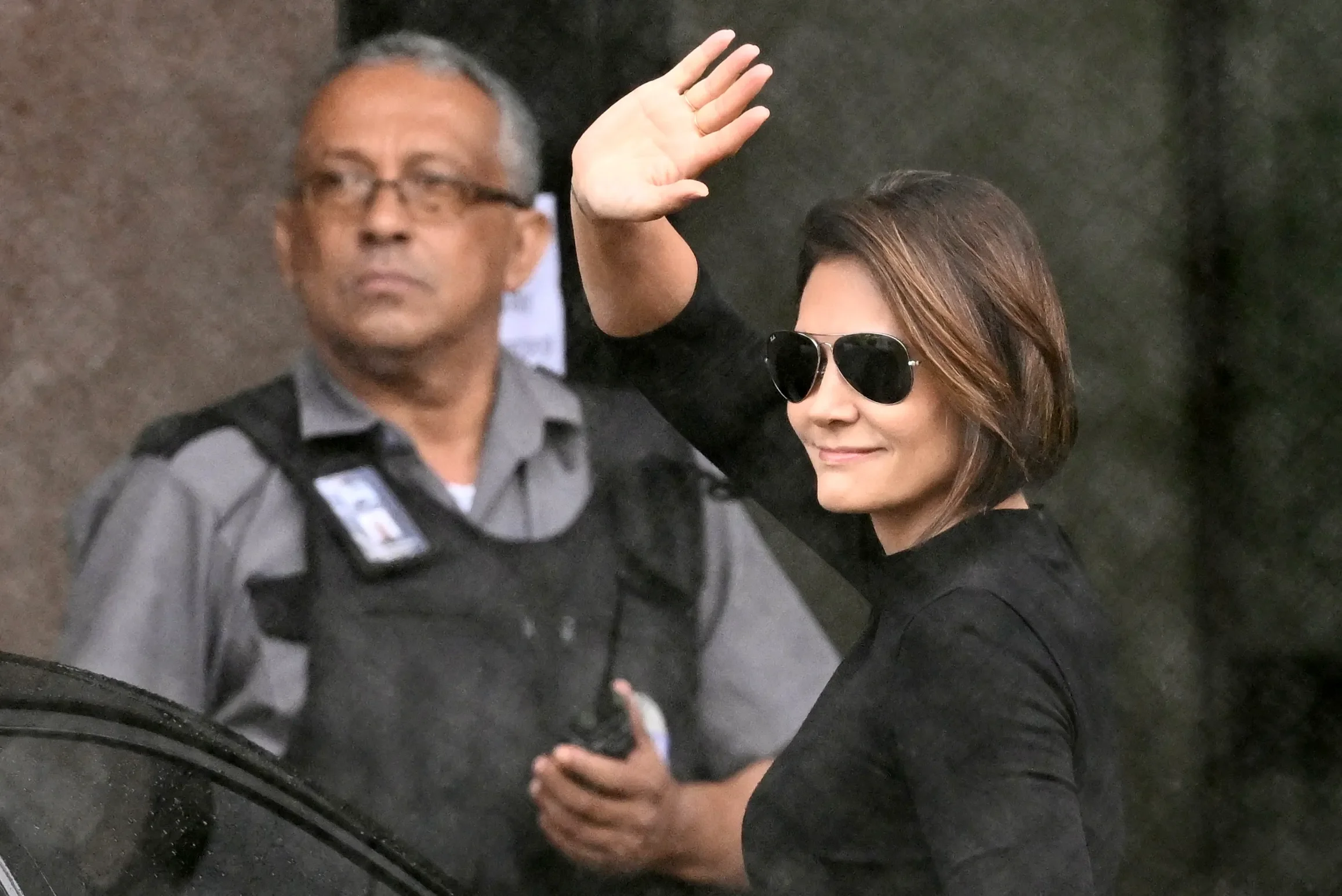 VÍDEO: “Que Deus abençoe a sua candidatura”, diz Michelle Bolsonaro em vídeo exibido na convenção que oficializou Flávio na disputa pela Presidência