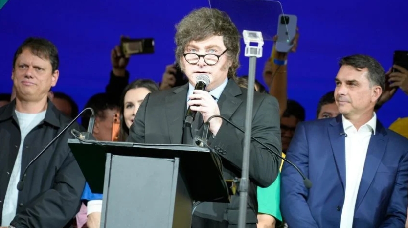 Milei acusa governo Lula de bancar “campanha anti-argentina” e diz que Brasil interferiu na eleição