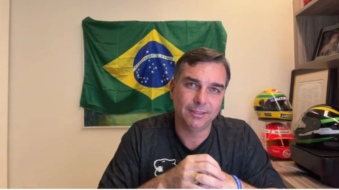 Flávio Bolsonaro diz que está montando “grande time” para campanha