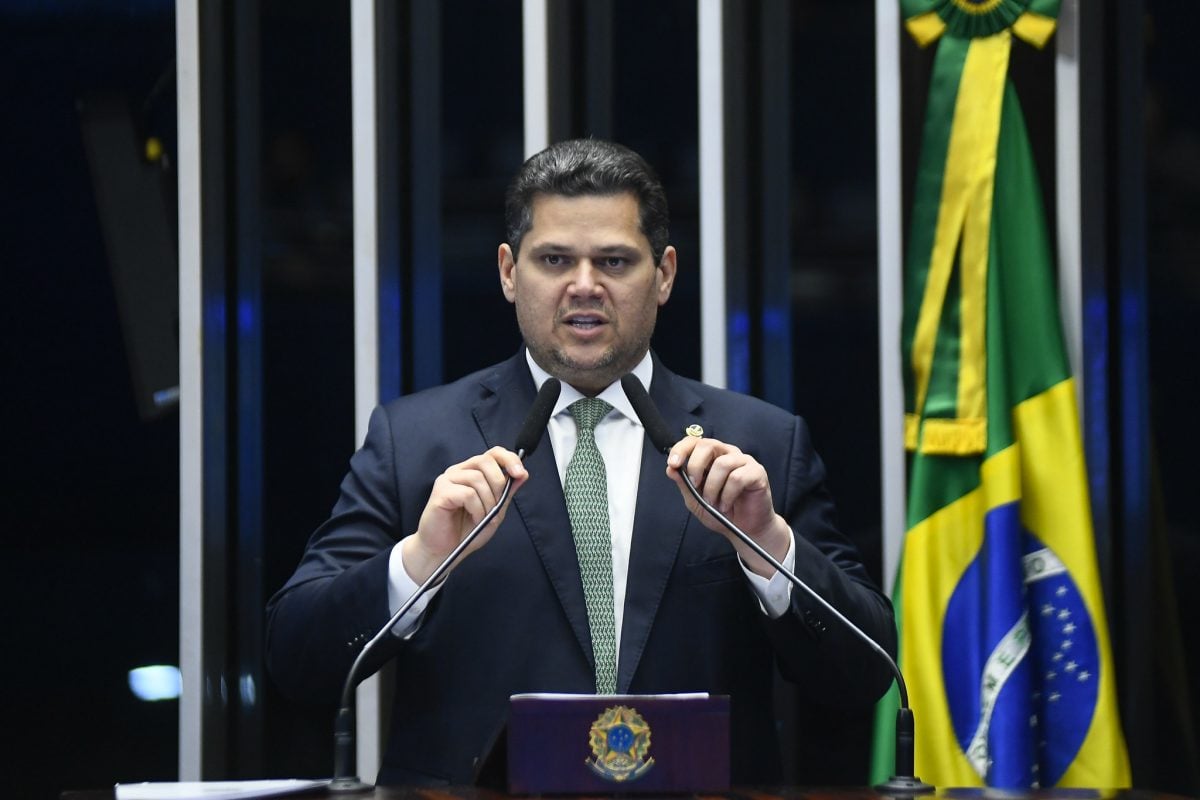 Alcolumbre reage ao PT e diz que não aceitará ameaças