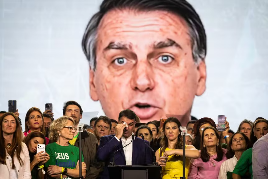 Campanha de Flávio diz que Jair Bolsonaro não sabia de vídeo com IA exibido na convenção