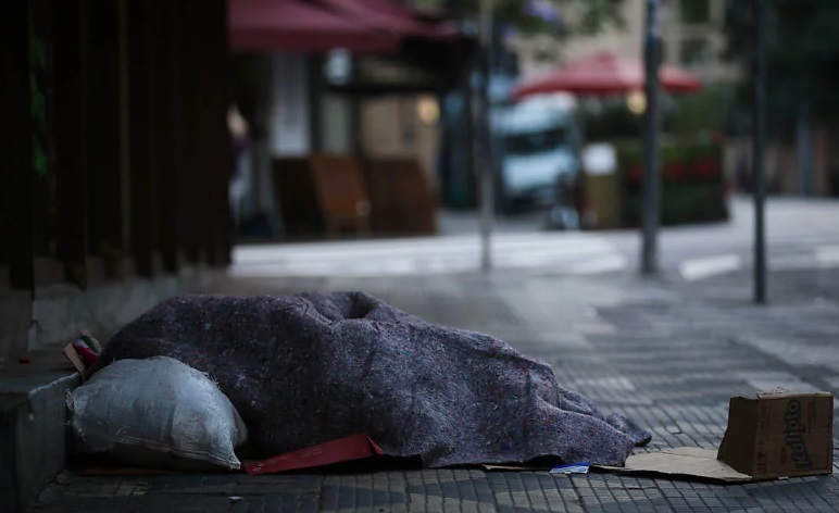 População em situação de rua quase dobra e chega a 392 mil no governo Lula, segundo CadÚnico
