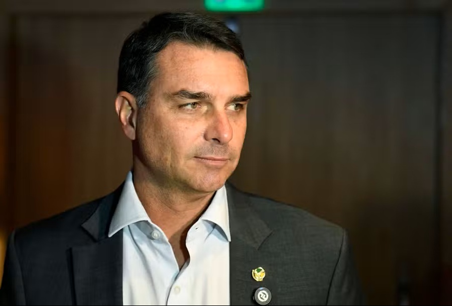 Flávio Bolsonaro reage à reaproximação entre Lula, Alcolumbre e Hugo Motta