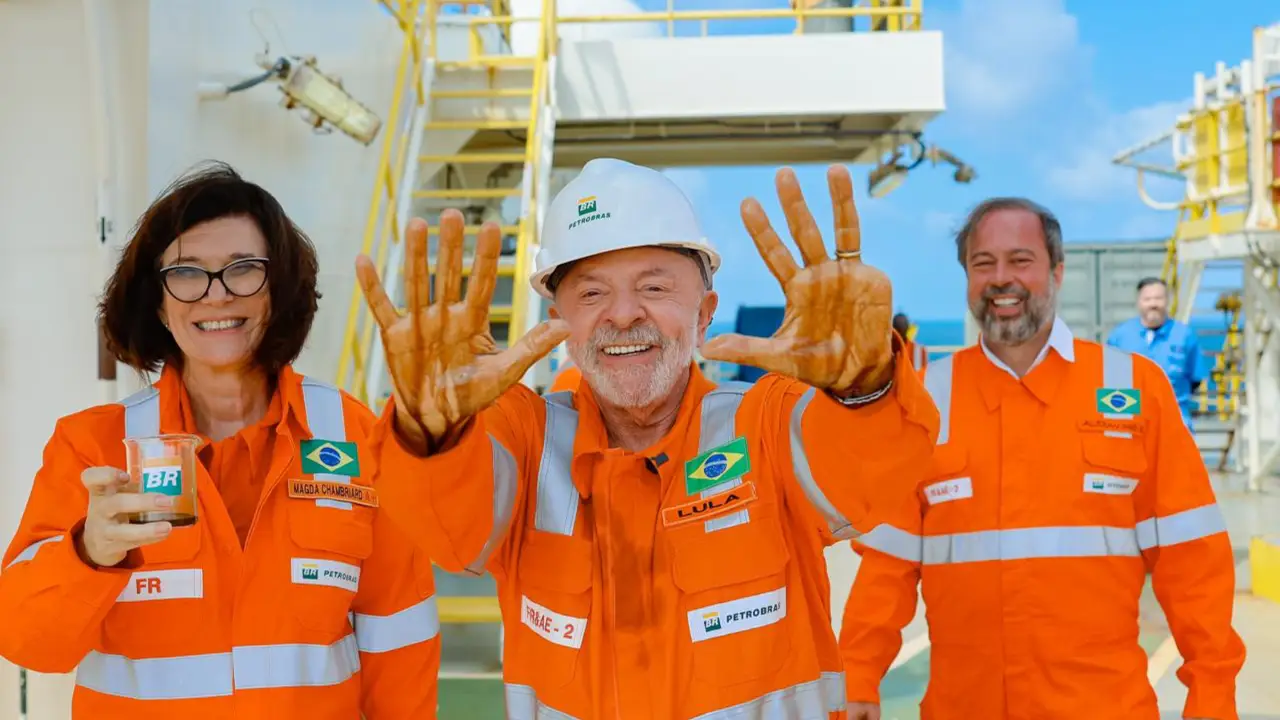 VEJA: Corrupção levou primeiro ‘passaporte para o futuro’ do Brasil anunciado por Lula na Petrobras