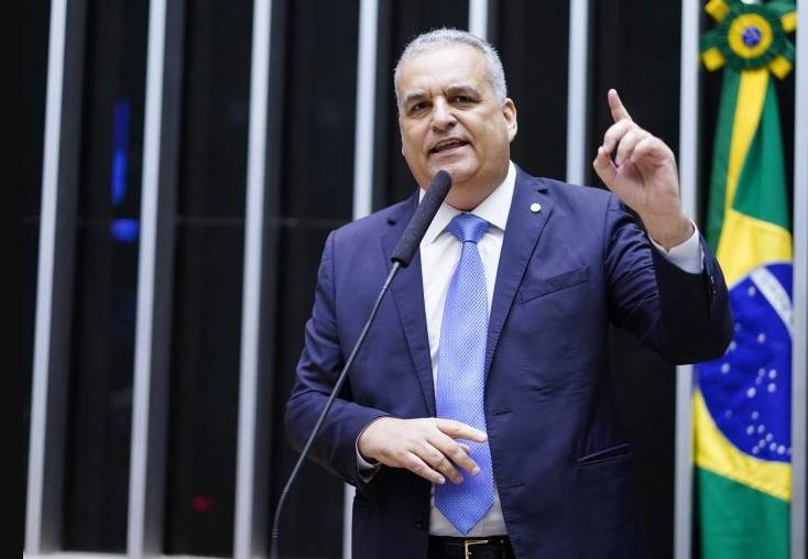 Flávio Bolsonaro anuncia Alfredo Gaspar como candidato a vice-presidente