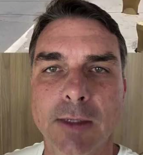 [VÍDEO] “POBRE É SEU PENSAMENTO”: Flávio rebate fala de Lula sobre garis e diz que “não existe profissão de pobre, existe trabalho honesto”