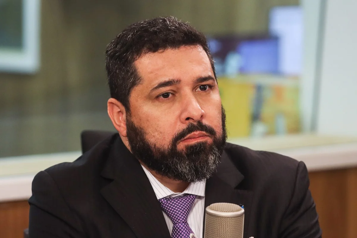 Ex-presidente dos Correios depõe à PF por fraude em eleições