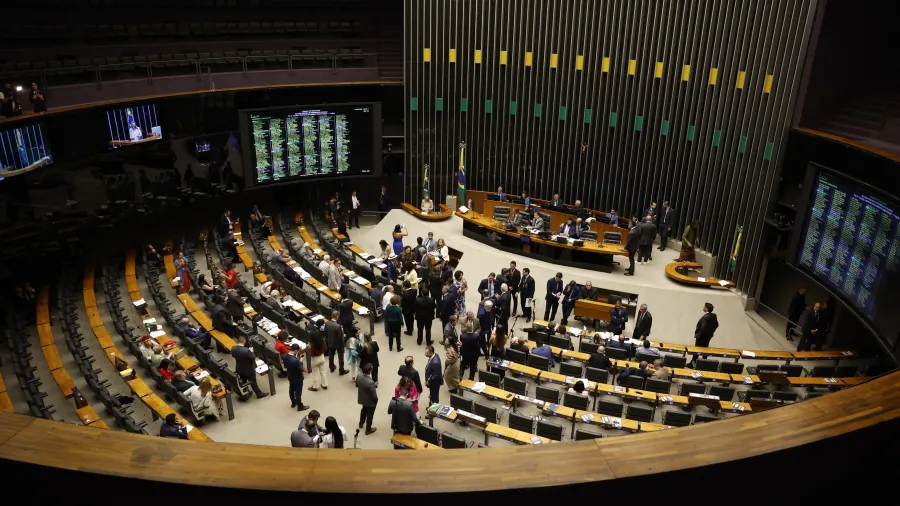 Com 100% dos deputados tentando a reeleição, RN lidera tendência de baixa renovação na Câmara