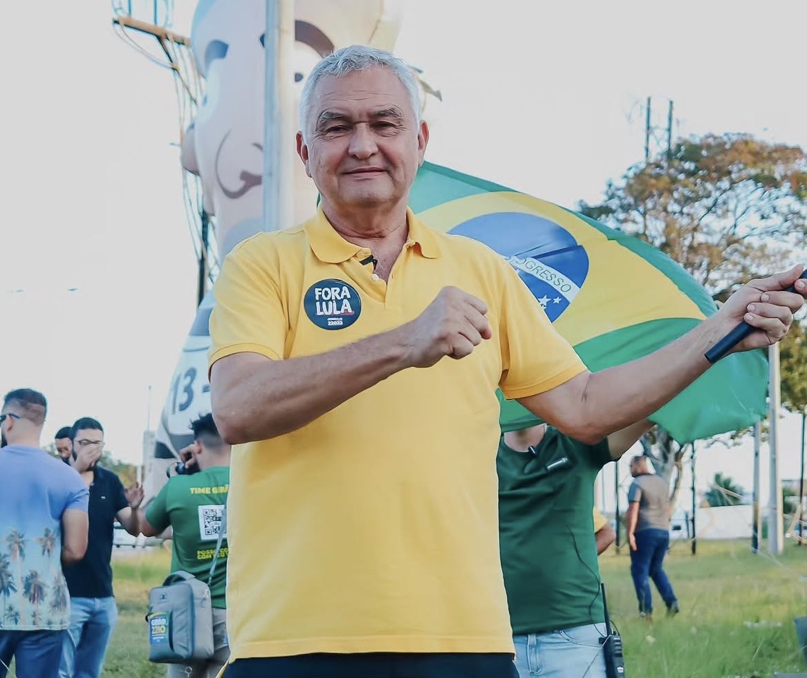 [VÍDEO] ARROCHADO: General Girão encara abordagem da PF e defende direito de manifestação contra Lula na BR-101