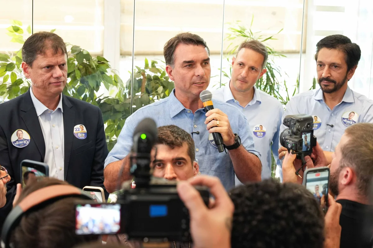 ESTRATÉGIA DE CAMPANHA: Flávio Bolsonaro tenta reatar com o mercado financeiro