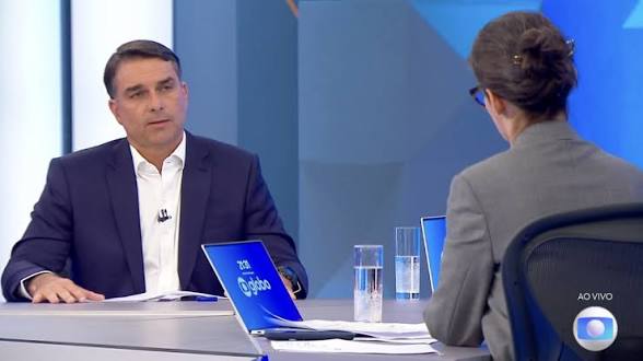 [VÍDEO] Flávio se solidariza com Renata Vasconcellos por ‘descortesia’ de Lula; petista desdenhou de pergunta e interrompeu a jornalista ao menos 11 vezes durante entrevista