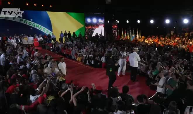 [VÍDEO] HUMILDE? Lula se compara a Pelé, Messi e Cristiano Ronaldo em discurso na convenção nacional do PT