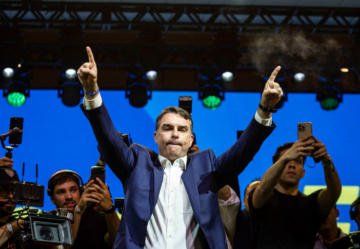 Flávio Bolsonaro atribui responsabilidade pelo tarifaço dos EUA à ‘incompetência’ e às ‘agressões’ do governo Lula