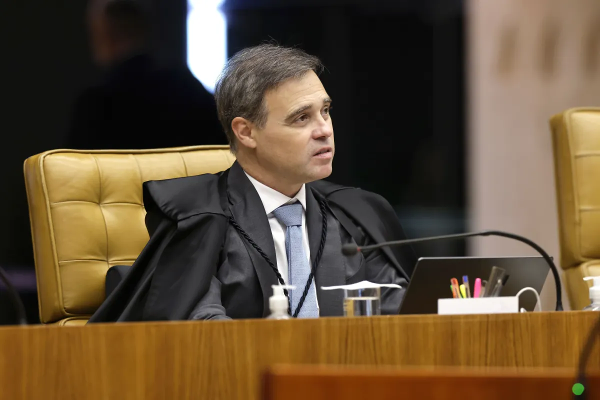 Ministro André Mendonça determina remoção de vídeo criado com IA que associa Flávio ao caso do Banco Master