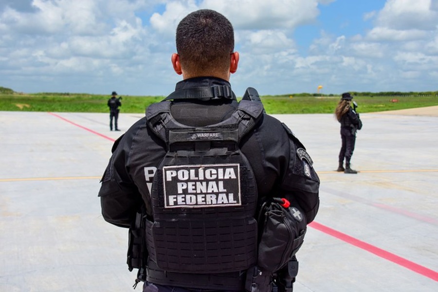 Decreto cria símbolos oficiais da Polícia Penal Federal e regulamenta identificação de servidores