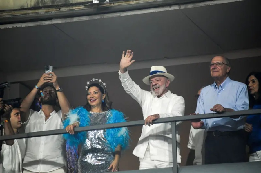 TSE aceita ação contra Lula por homenagem no Carnaval do Rio