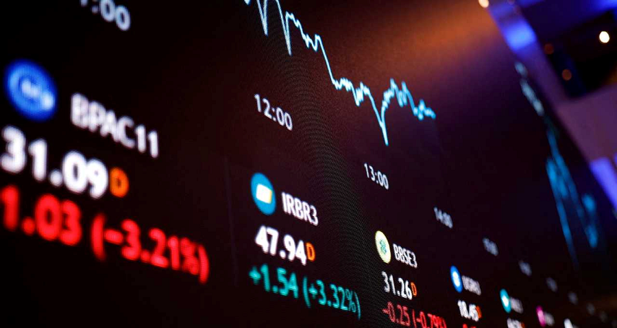 Ibovespa cai pelo 10º pregão seguido; Petrobras limita perdas e Casas Bahia desaba 33%