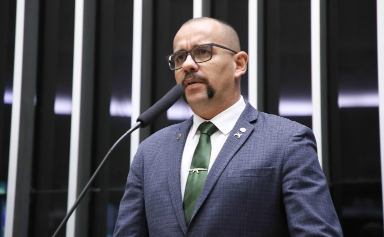 Sargento Gonçalves admite compra de votos e normaliza atitude