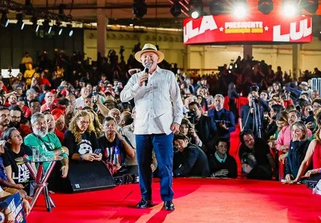 AÍ MENTE: Lula ‘esquece’ outros presidentes e afirma que todos os aviões da FAB foram comprados nos seus mandatos