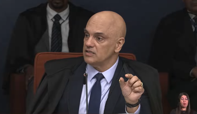 Mensagens de Moraes podem indicar tráfico de influência e obstrução à Justiça, avaliam advogados