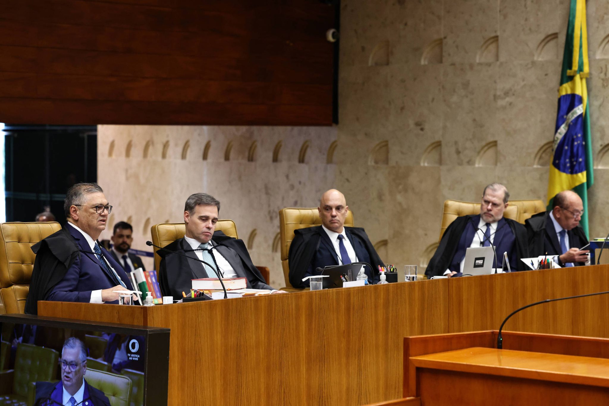 DATAFOLHA: Desconfiança no STF dispara, vai a 48% e atinge recorde