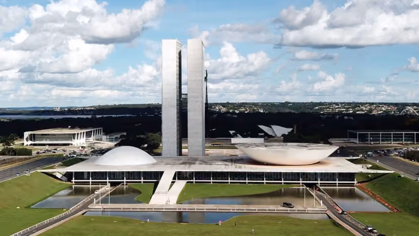 Novas propostas de reforma no judiciário ganham força no Congresso com crise no STF