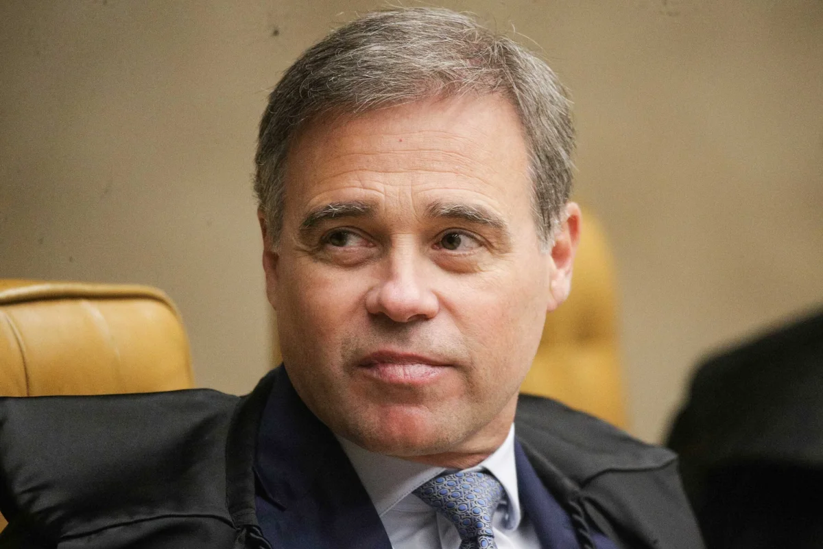 André Mendonça suspende inserção de Lula com o “Rap do Silva” por falta do nome de Alckmin