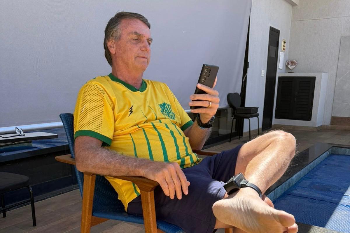 1ª Turma do STF julga recurso sobre liberdade de Bolsonaro; Cármen é contra