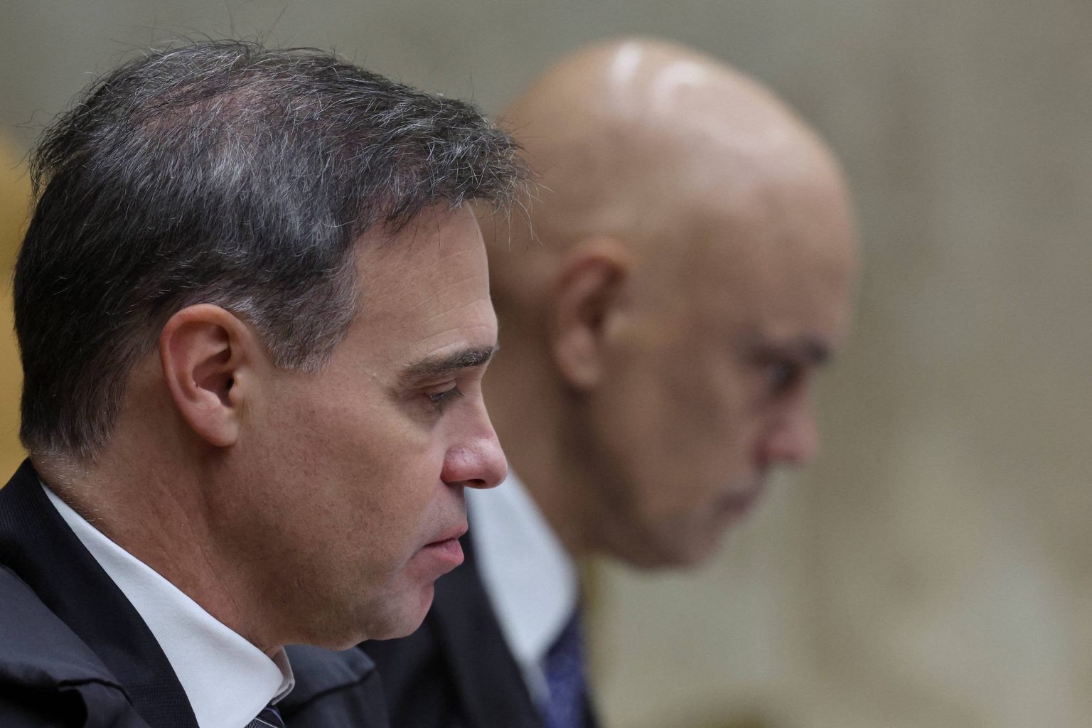 CRISE NO STF: desconfiança mútua e guerra de relatórios selaram queda do chefe da PF