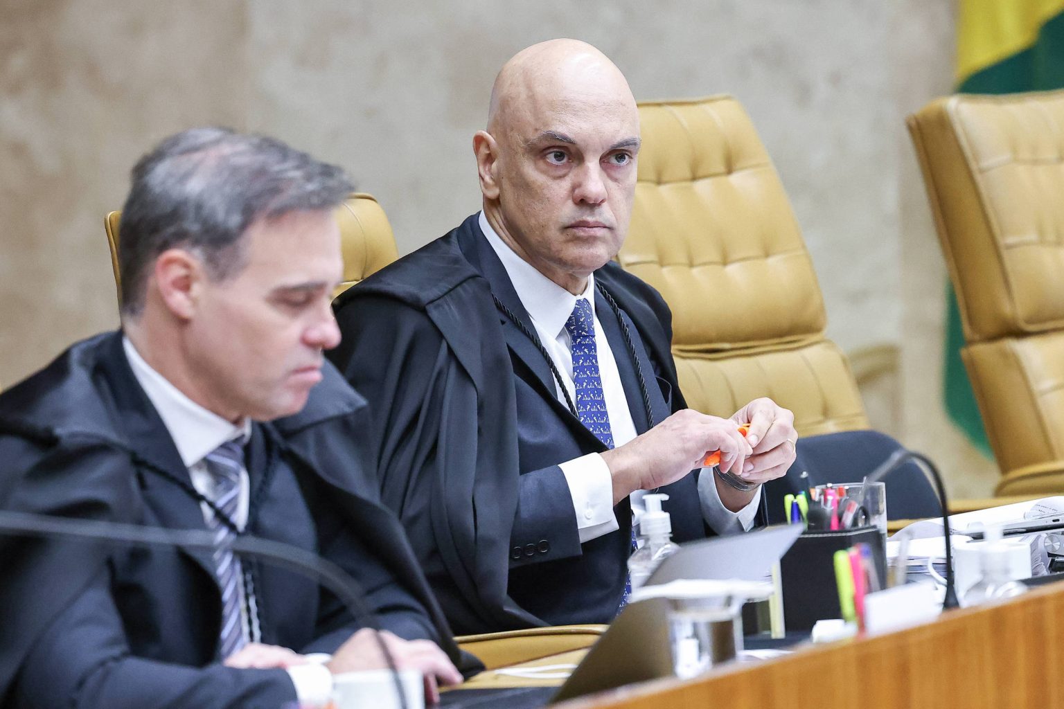 CRISE NO STF: Ministros ameaçam expor “podres” de toda a Corte se julgamento mirar apenas Alexandre de Moraes