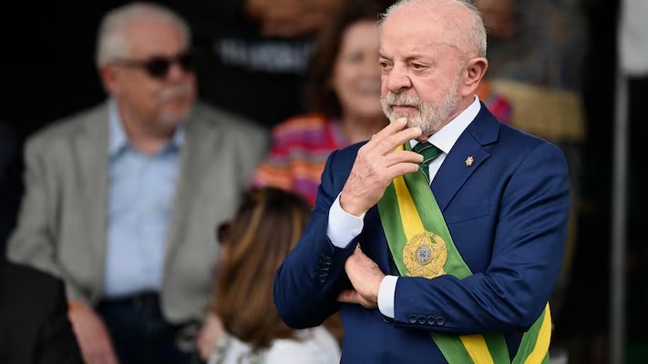 SINAL VERMELHO: Campanha de Lula sofre pressão após Quaest mostrar avanço de Flávio Bolsonaro na reta final