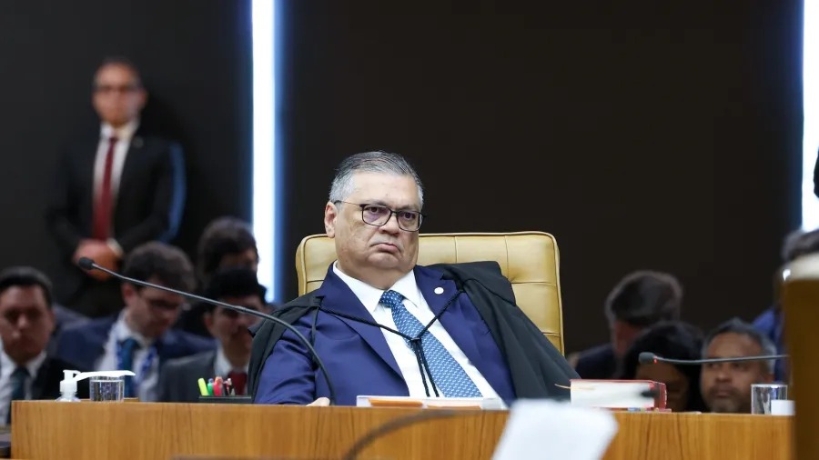 WÁLTER MAIEROVITCH: Dino deu tiro no pé de Lula ao adiar decisão sobre Moraes