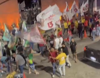 [VÍDEO] CONFUSÃO: Novo vídeo mostra instante da agressão de Militantes do PT ao apoiador de Álvaro Dias