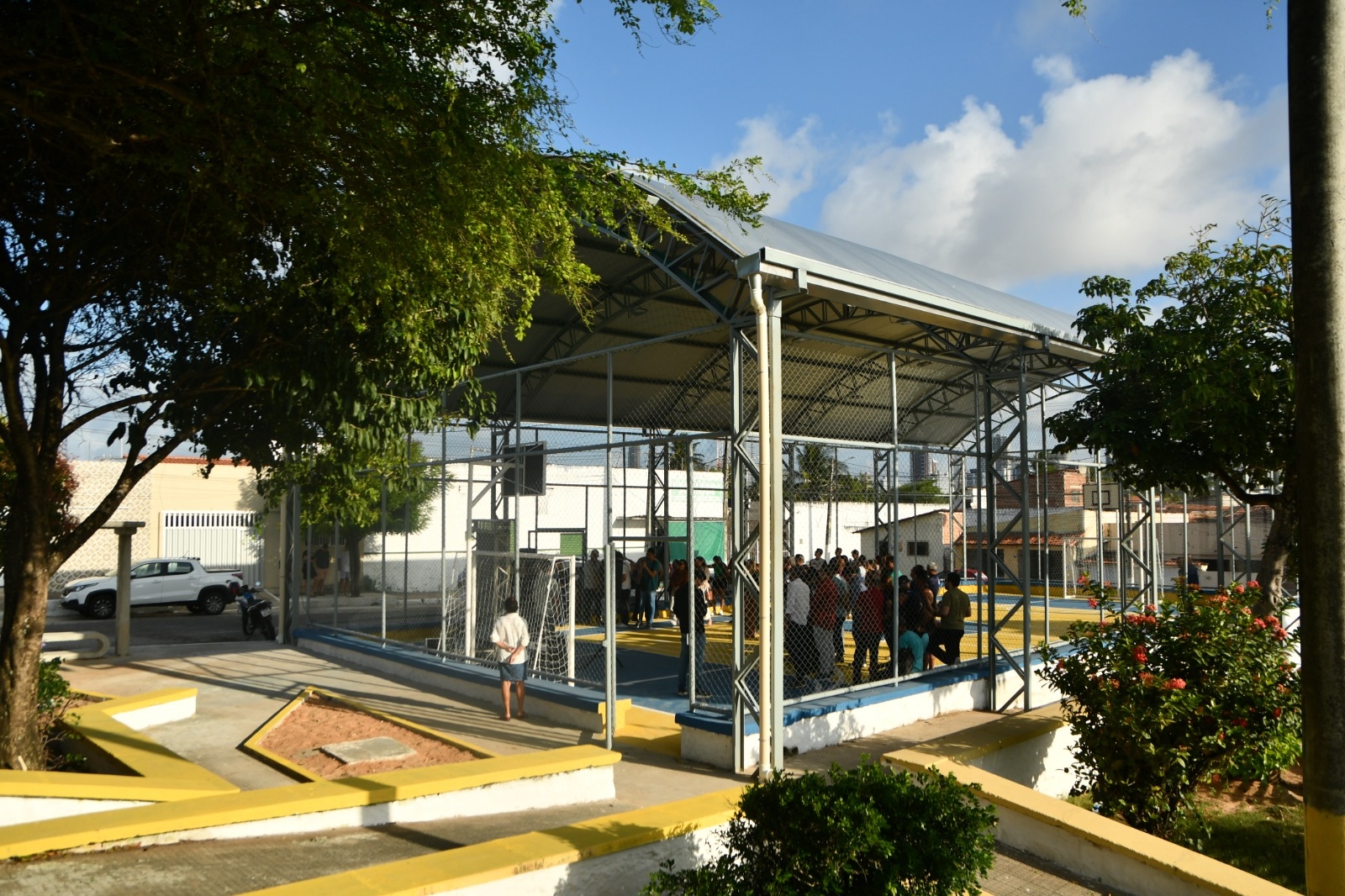 Prefeitura do Natal reinaugura quadra poliesportiva de Santos Reis com investimento de R$ 489 mil