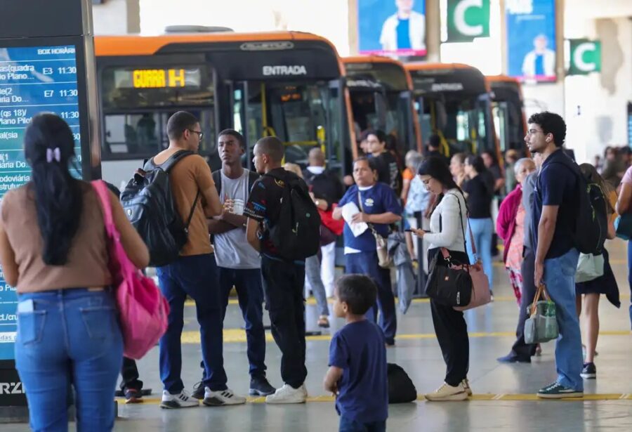 Serviços ficam estáveis em julho mesmo com alta em quatro de cinco atividades, aponta IBGE