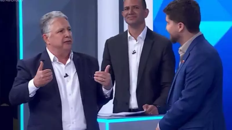 [VÍDEO] Em debate, Garotinho cita programa “leitinho feliz” e faz adversários rirem
