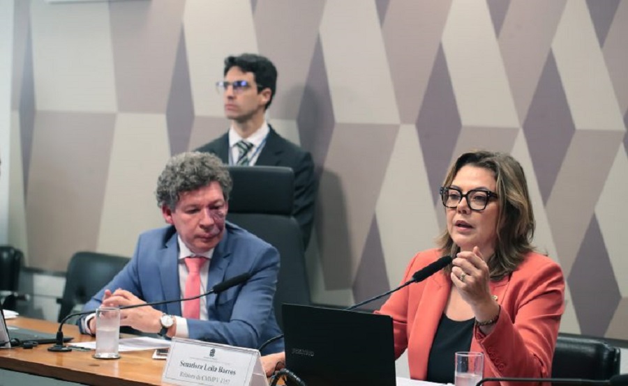 Câmara aprova o fim da “taxa das blusinhas”; texto segue para o Senado