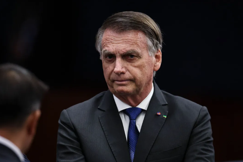 Após pedir ao STF suspensão da pena, defesa de Bolsonaro desiste da medida