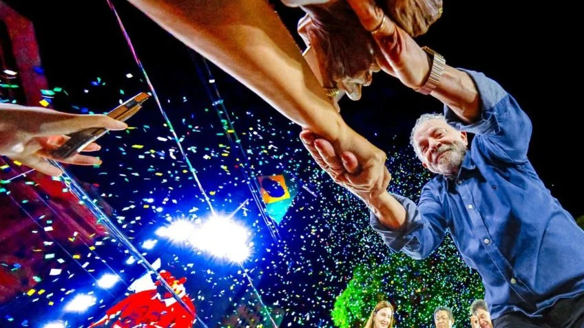 “MENINA TOCADA É VÍTIMA DE ABUSO”: Médico notifica entidades após declaração de Lula