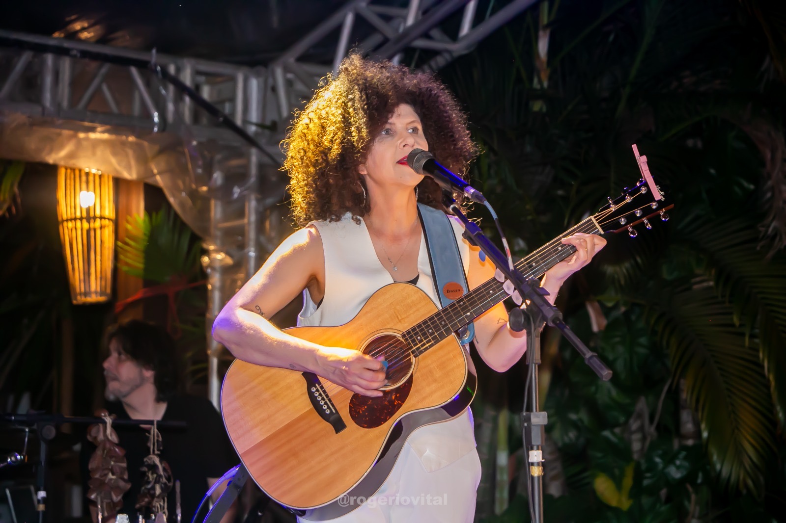 Praia da Pipa recebe magia da música com grande público na abertura do Fest Bossa & Jazz 2026