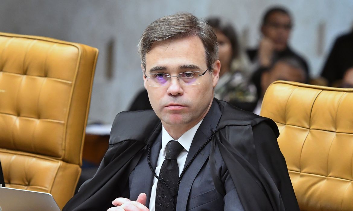 TSE dá 3 horas para Lula apagar vídeos que associam Flávio Bolsonaro a cortes em programas sociais