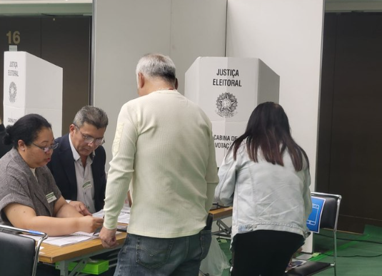 VOTAÇÃO NO EXTERIOR: Flávio Bolsonaro foi o mais votado pelos brasileiros no Japão com 73,4% dos votos válidos