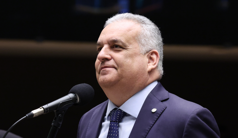 Gilmar Mendes arquiva investigação de estupro contra vice de Flávio Bolsonaro
