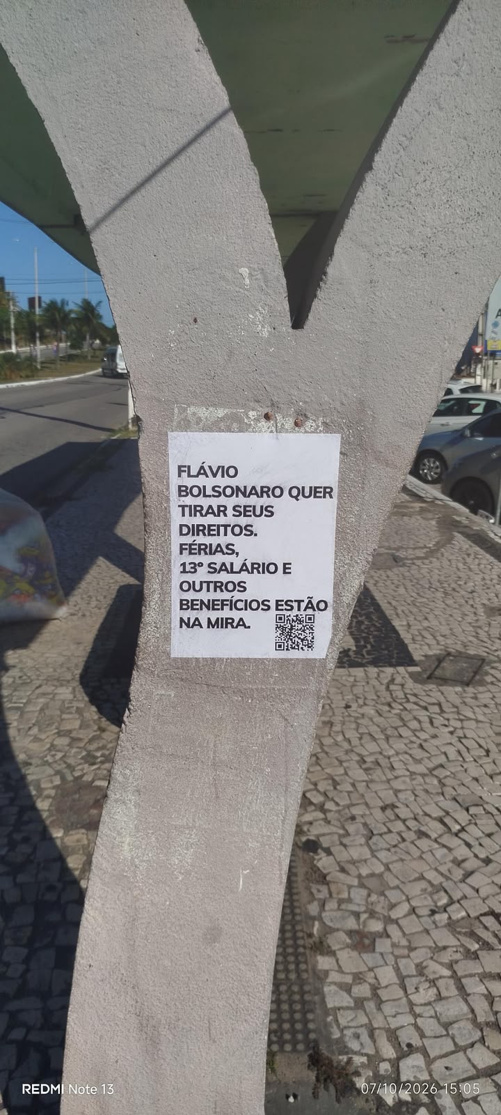 DESESPERO TOTAL: Apoiadores de Lula espalham panfletos apócrifos contra Flávio em paradas de ônibus do campus da UFRN