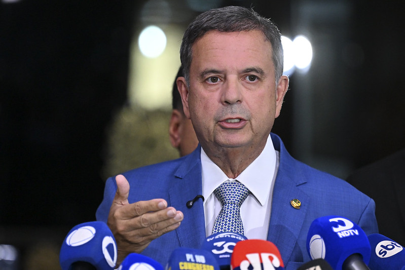 [VÍDEO] “O Estado sou eu”: Rogério Marinho critica frase de Alcolumbre e compara presidente do Senado ao Rei Luís XIV